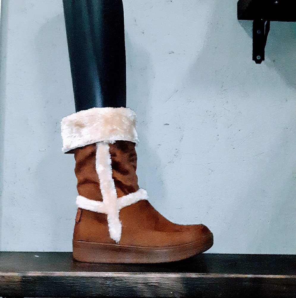 Mi.iM Mid-Leg Marshmallow Booties - Picture 3 of 3